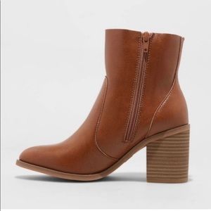 Women's Cleo Heeled Ankle Bootie - Cognac NWT